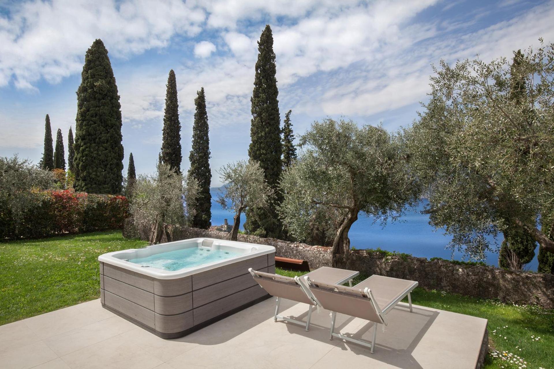 Villa Cipressi - Luxuri Lounge - Malcesine Dış mekan fotoğraf